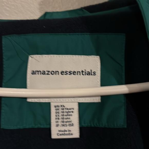 Amazon Essentials Boys Heavyweight Hooded Puffer Jacket Green Navy Color Block - Picture 3 of 15